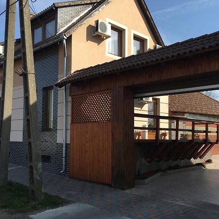 Abszolut Hotel Es Panzio Nyírbátor Zewnętrze zdjęcie