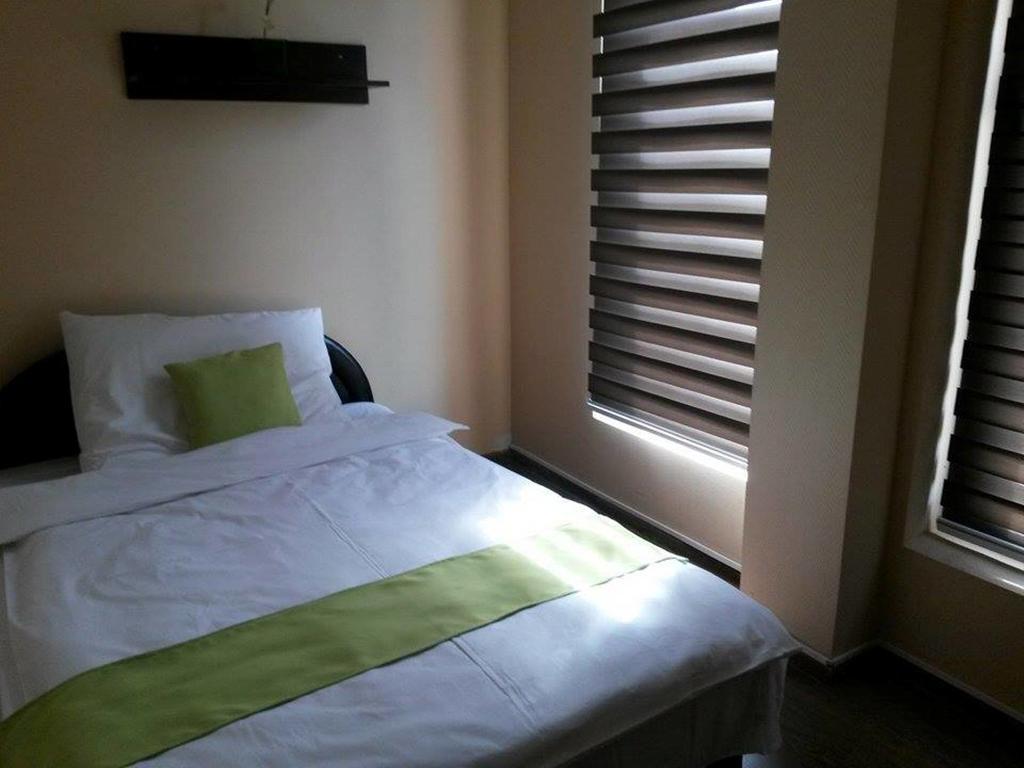 Abszolut Hotel Es Panzio Nyírbátor Pokój zdjęcie