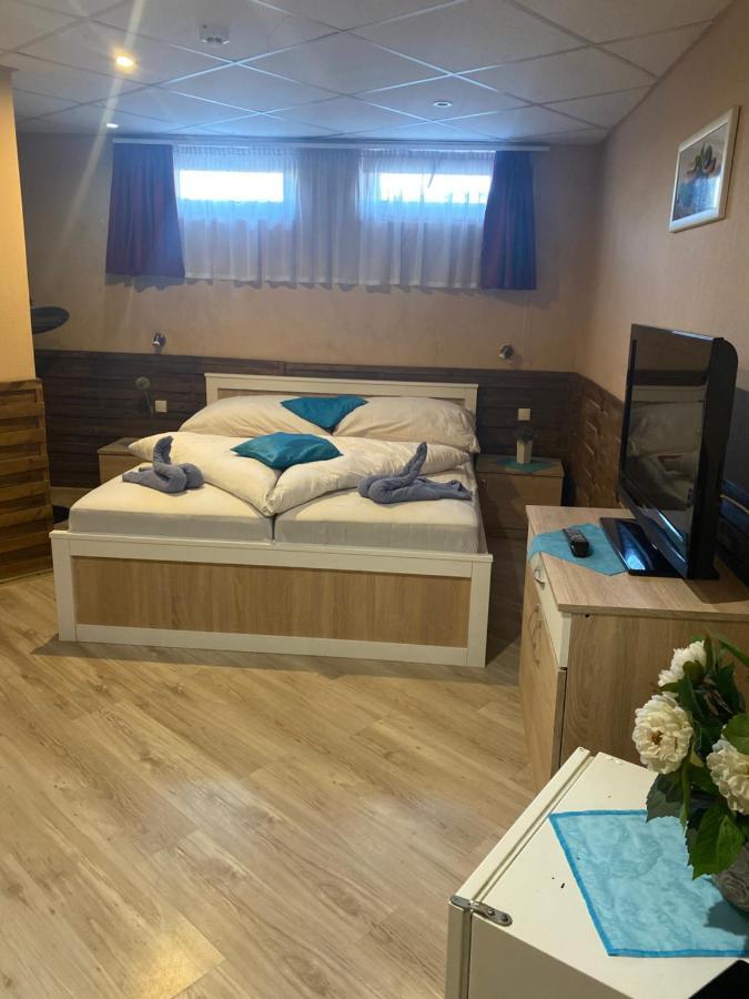 Abszolut Hotel Es Panzio Nyírbátor Zewnętrze zdjęcie