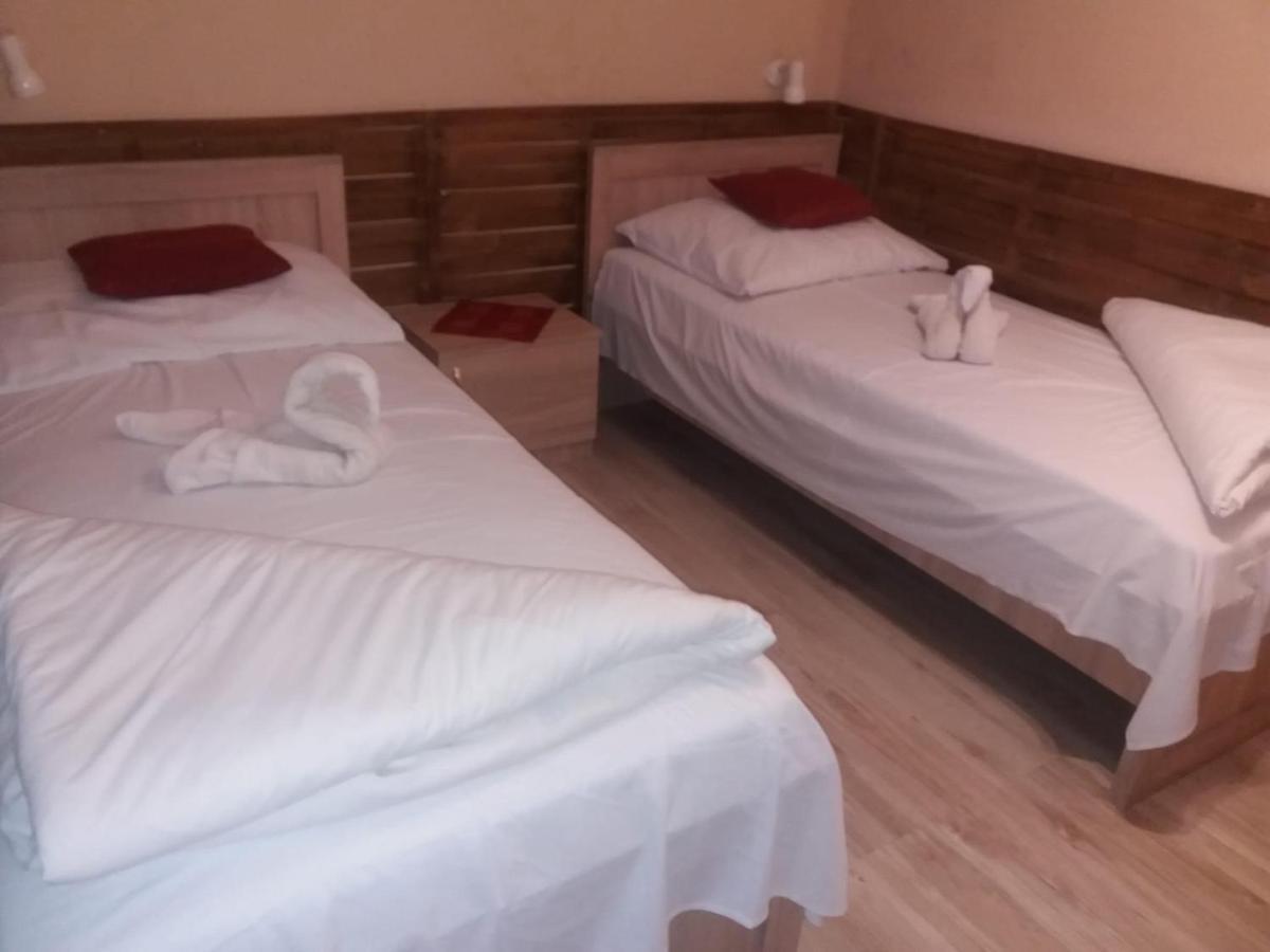 Abszolut Hotel Es Panzio Nyírbátor Zewnętrze zdjęcie