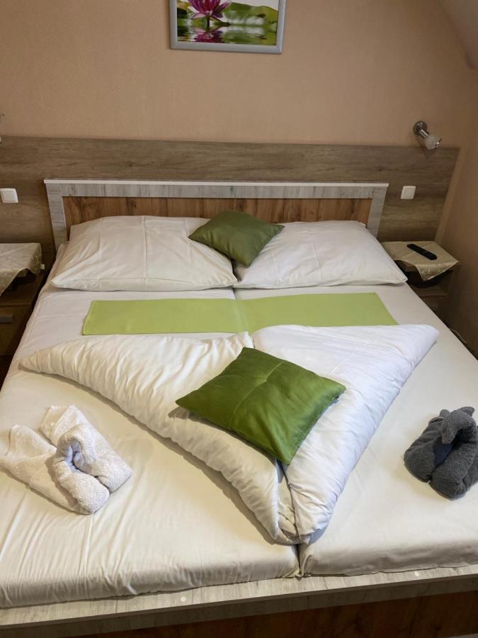 Abszolut Hotel Es Panzio Nyírbátor Zewnętrze zdjęcie