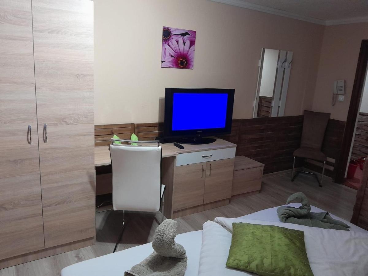 Abszolut Hotel Es Panzio Nyírbátor Zewnętrze zdjęcie