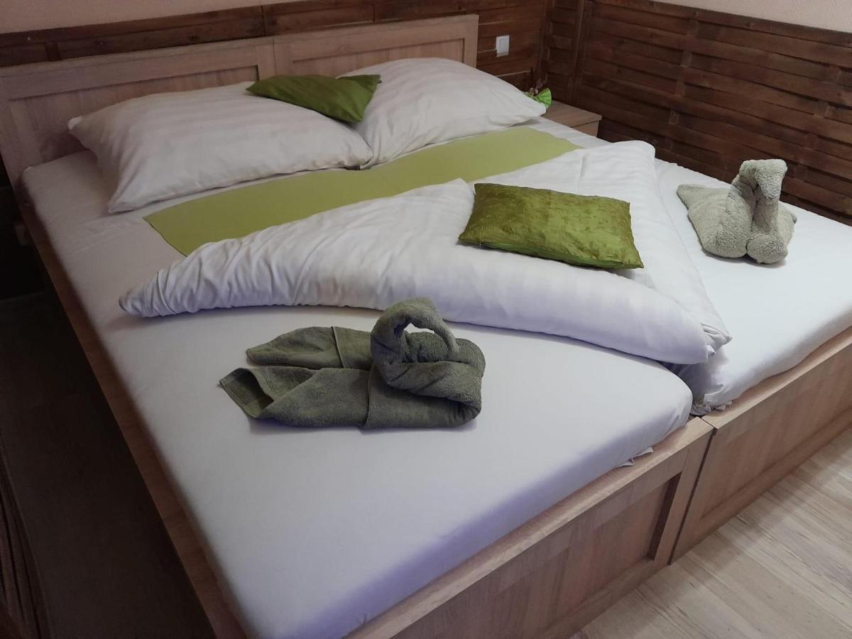 Abszolut Hotel Es Panzio Nyírbátor Zewnętrze zdjęcie