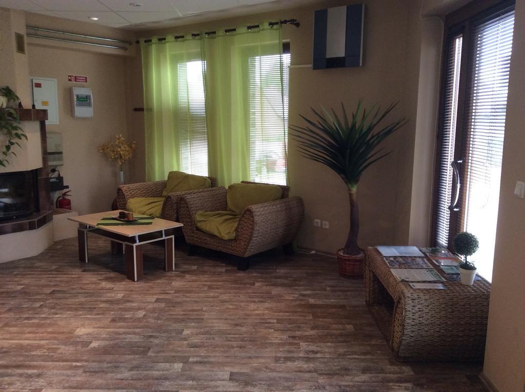Abszolut Hotel Es Panzio Nyírbátor Zewnętrze zdjęcie