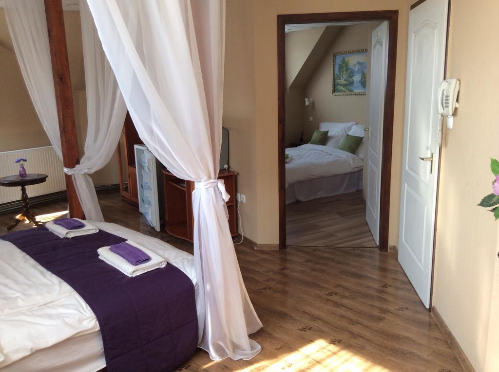 Abszolut Hotel Es Panzio Nyírbátor Zewnętrze zdjęcie