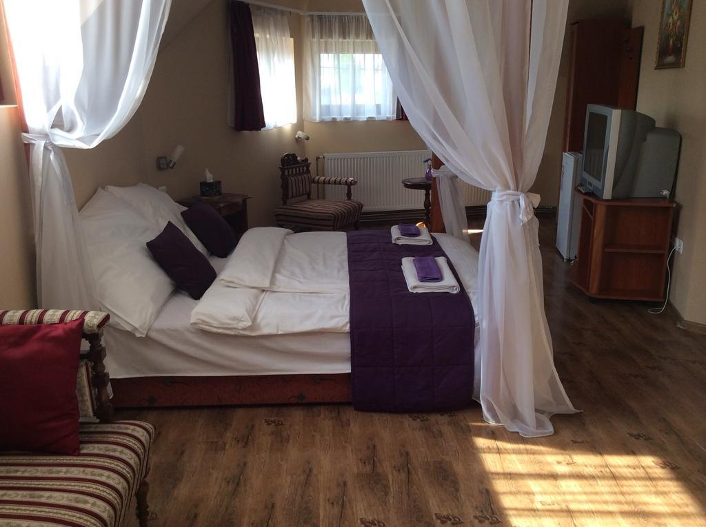 Abszolut Hotel Es Panzio Nyírbátor Pokój zdjęcie