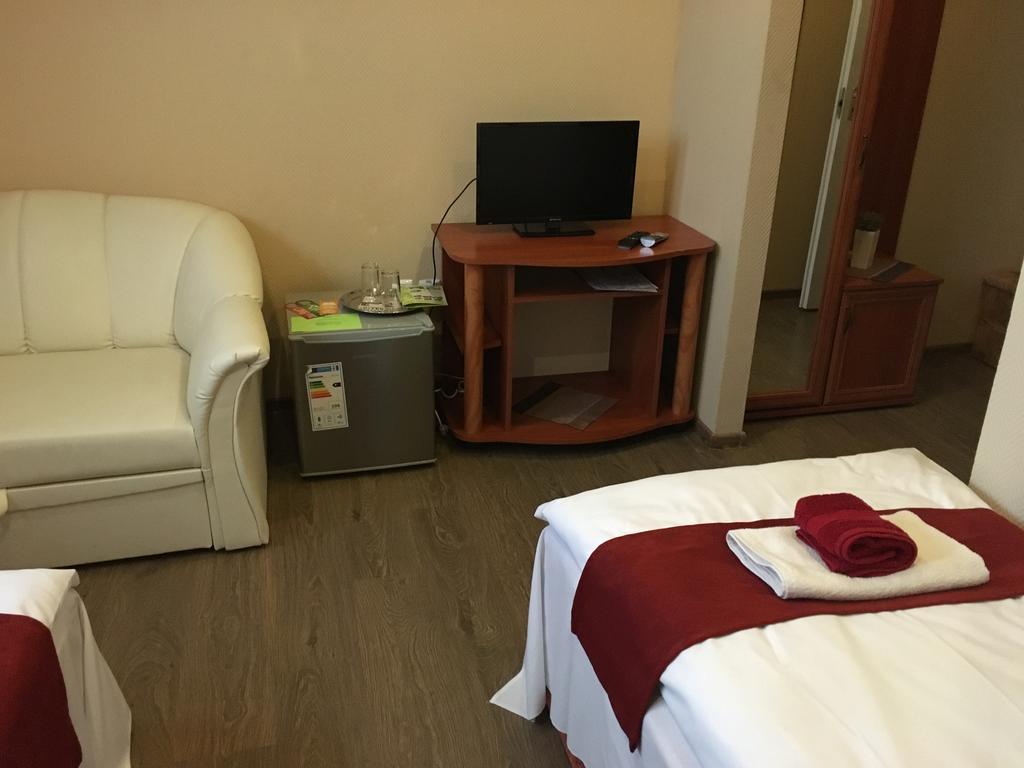 Abszolut Hotel Es Panzio Nyírbátor Zewnętrze zdjęcie