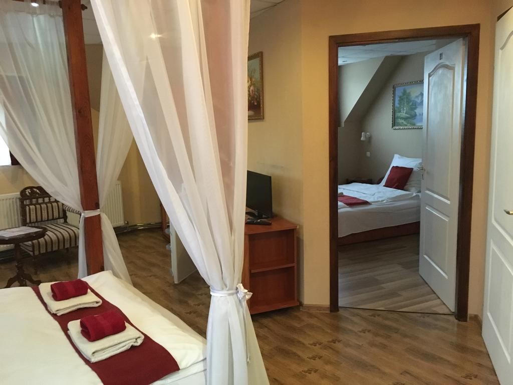 Abszolut Hotel Es Panzio Nyírbátor Pokój zdjęcie