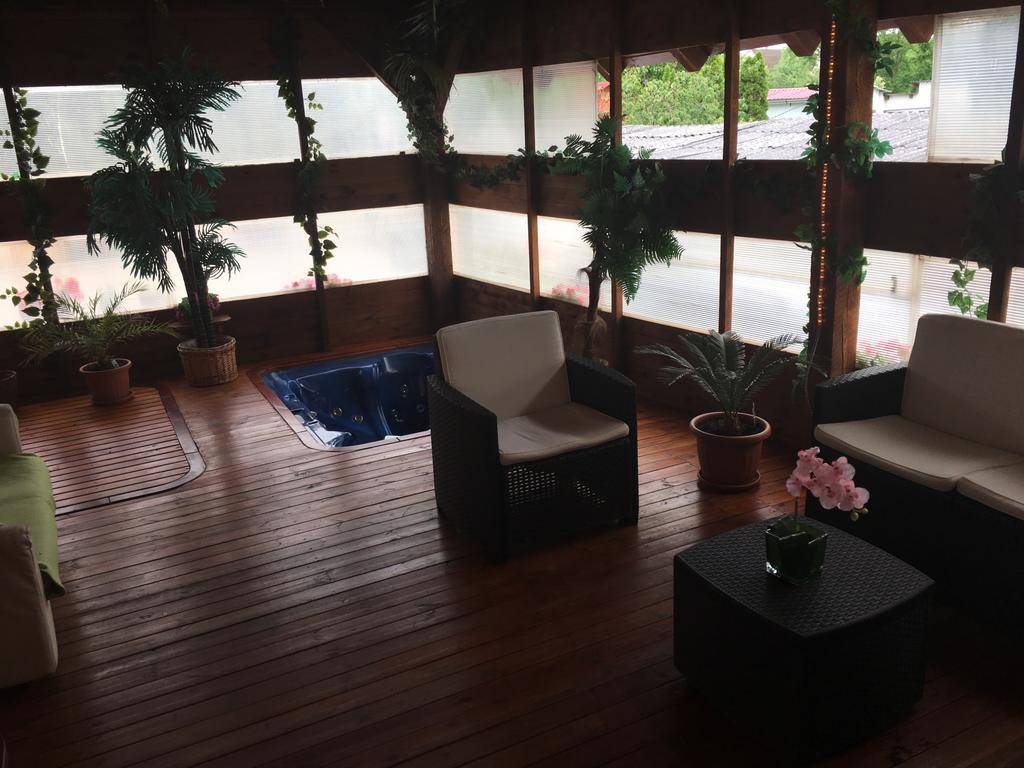Abszolut Hotel Es Panzio Nyírbátor Zewnętrze zdjęcie