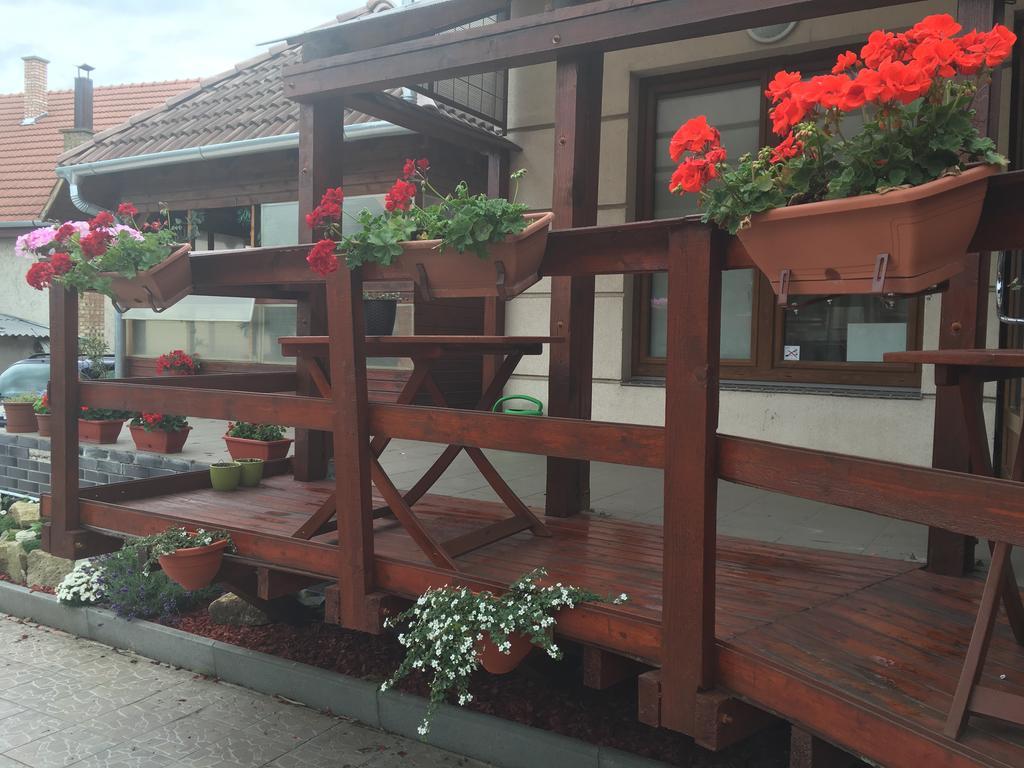 Abszolut Hotel Es Panzio Nyírbátor Zewnętrze zdjęcie