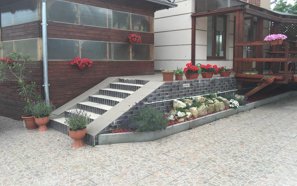 Abszolut Hotel Es Panzio Nyírbátor Zewnętrze zdjęcie