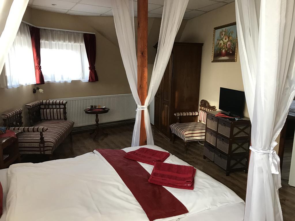 Abszolut Hotel Es Panzio Nyírbátor Zewnętrze zdjęcie