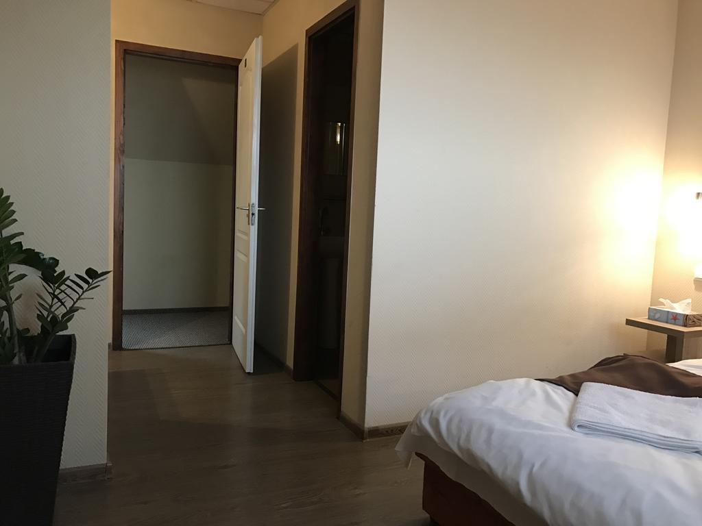 Abszolut Hotel Es Panzio Nyírbátor Zewnętrze zdjęcie