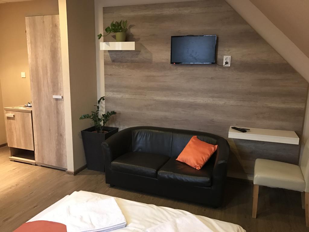 Abszolut Hotel Es Panzio Nyírbátor Zewnętrze zdjęcie