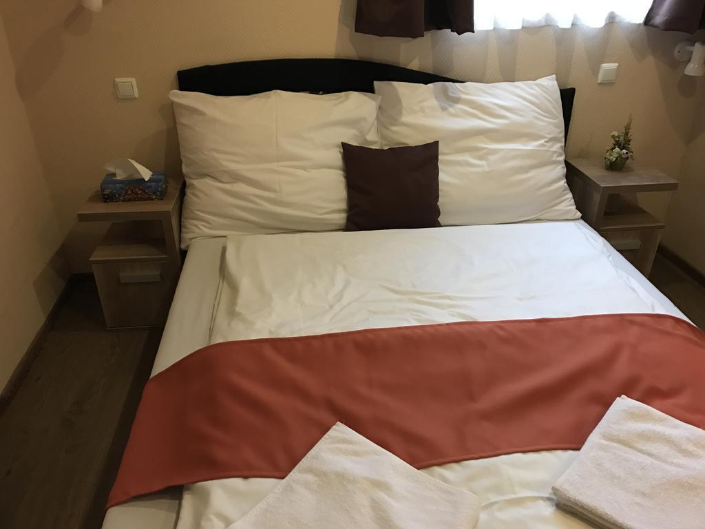 Abszolut Hotel Es Panzio Nyírbátor Zewnętrze zdjęcie