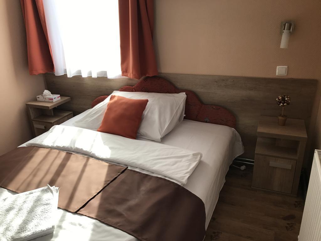 Abszolut Hotel Es Panzio Nyírbátor Zewnętrze zdjęcie