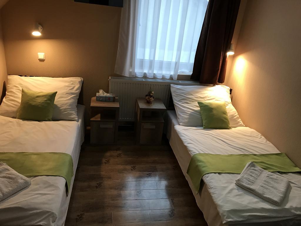 Abszolut Hotel Es Panzio Nyírbátor Zewnętrze zdjęcie