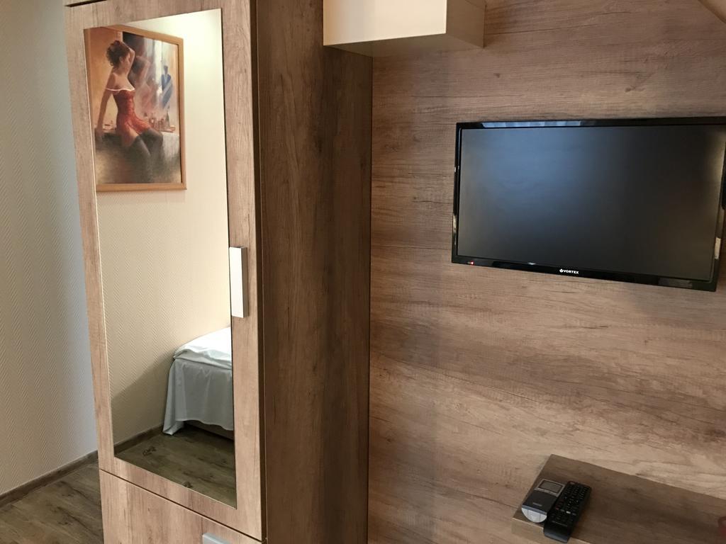 Abszolut Hotel Es Panzio Nyírbátor Zewnętrze zdjęcie