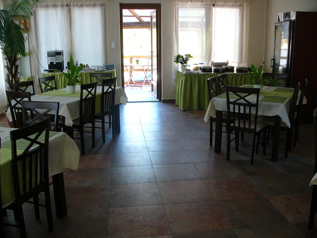 Abszolut Hotel Es Panzio Nyírbátor Zewnętrze zdjęcie