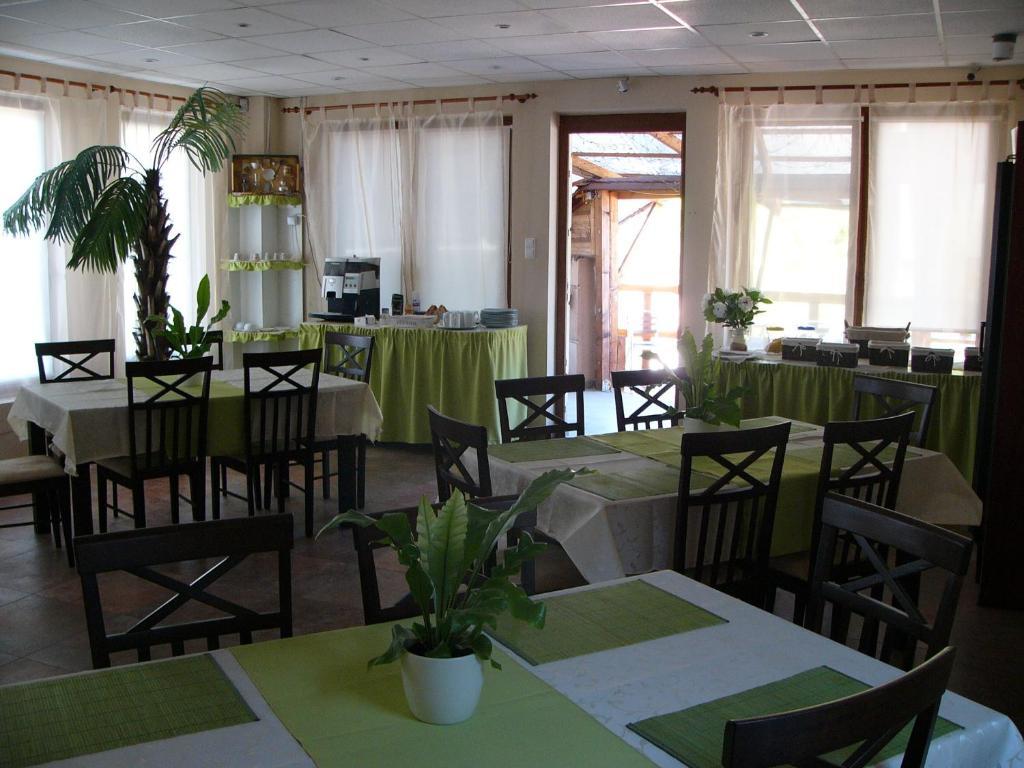 Abszolut Hotel Es Panzio Nyírbátor Zewnętrze zdjęcie